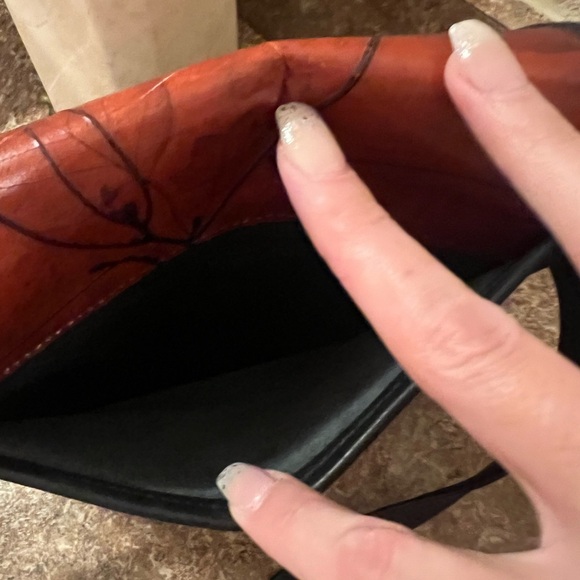 CL Whiting Black and Tan Leather Shoulder Bag - Picture 4 of 5